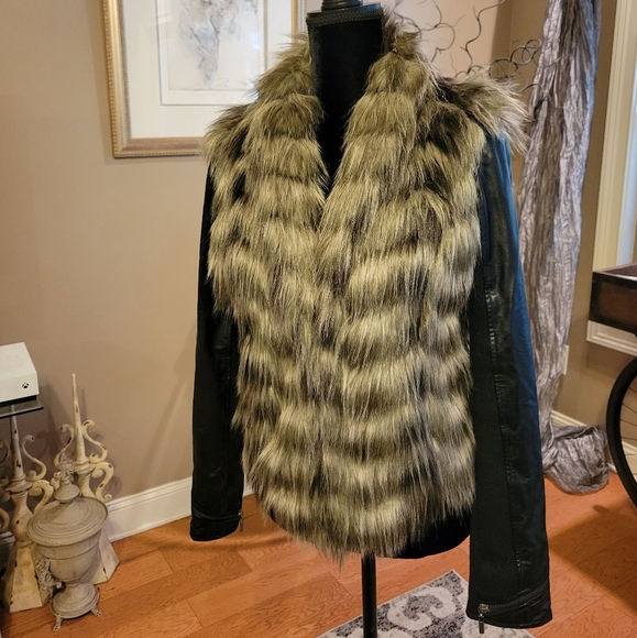 Guess convertible jacket / vest Faux Leather, Fur.  Size Medium - Picture 3 of 15